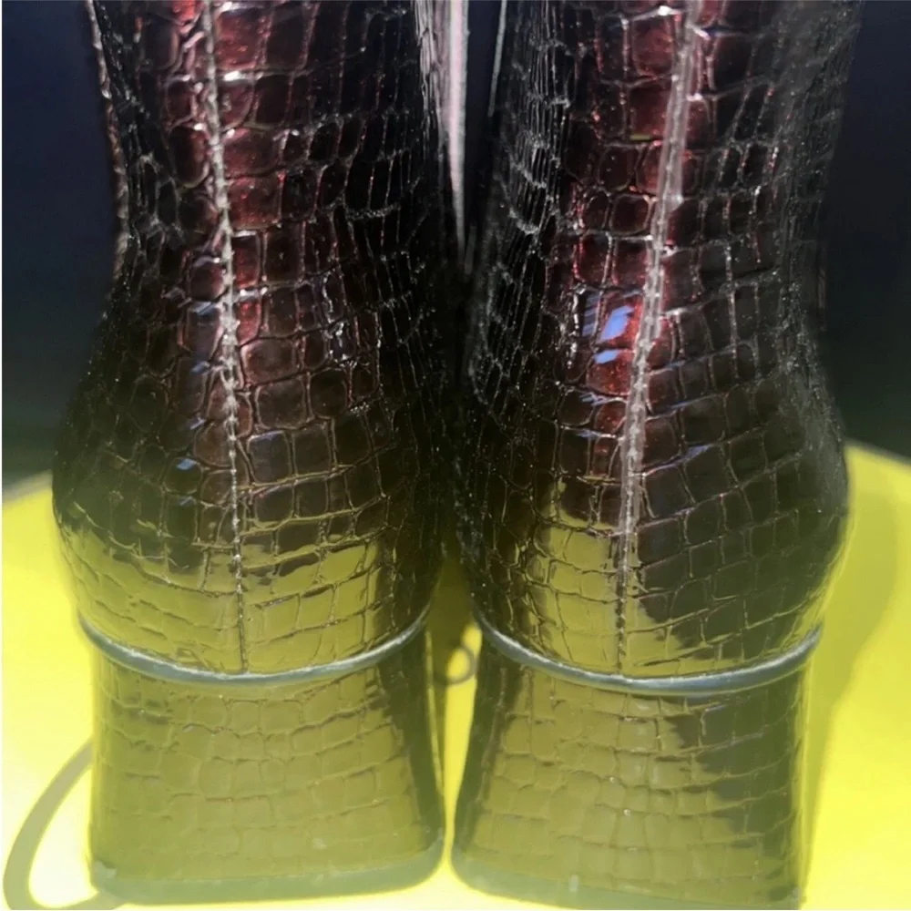 Sam Edelman Daysi Burgundy Croc Ankle Boots 8 - Picture 2 of 8